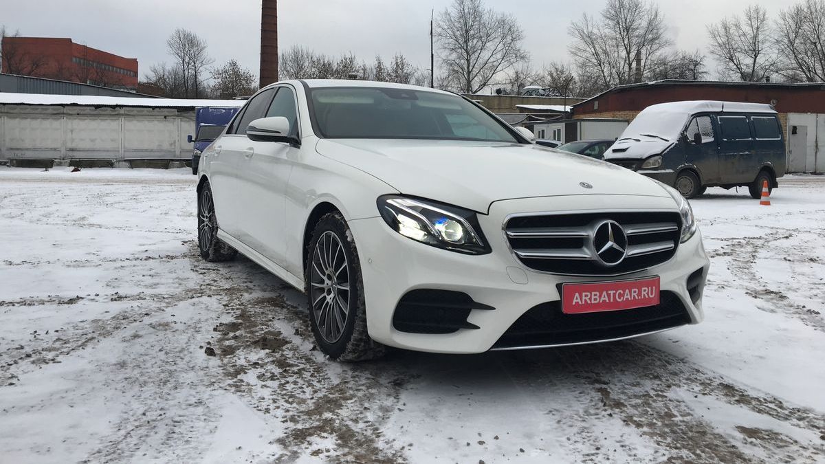 11 е класс. Mercedes e 236 797 серый.